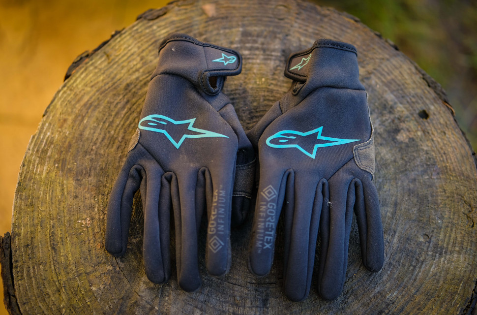 Alpinestars Stella Cascade Gore-Tex women's glove review | off-road.cc